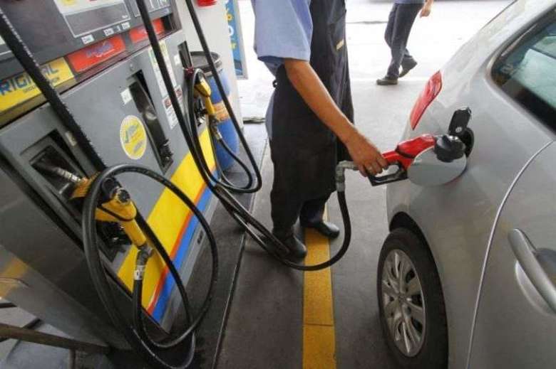 Venda de gasolina e combustível via aplicativo é ilegal, diz ANP