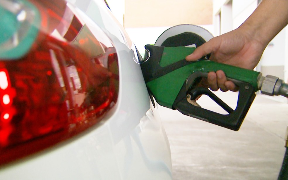 Projeto permite bombas de autosserviço em postos de combustíveis