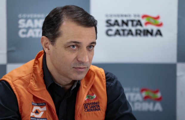 Coronavírus em SC: Governador prorroga restrição de convívio social por mais sete dias, após reunião com prefeitos e chefes dos Podere